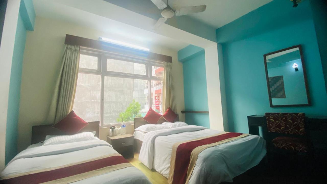Hotel Discovery Inn Катманду Экстерьер фото