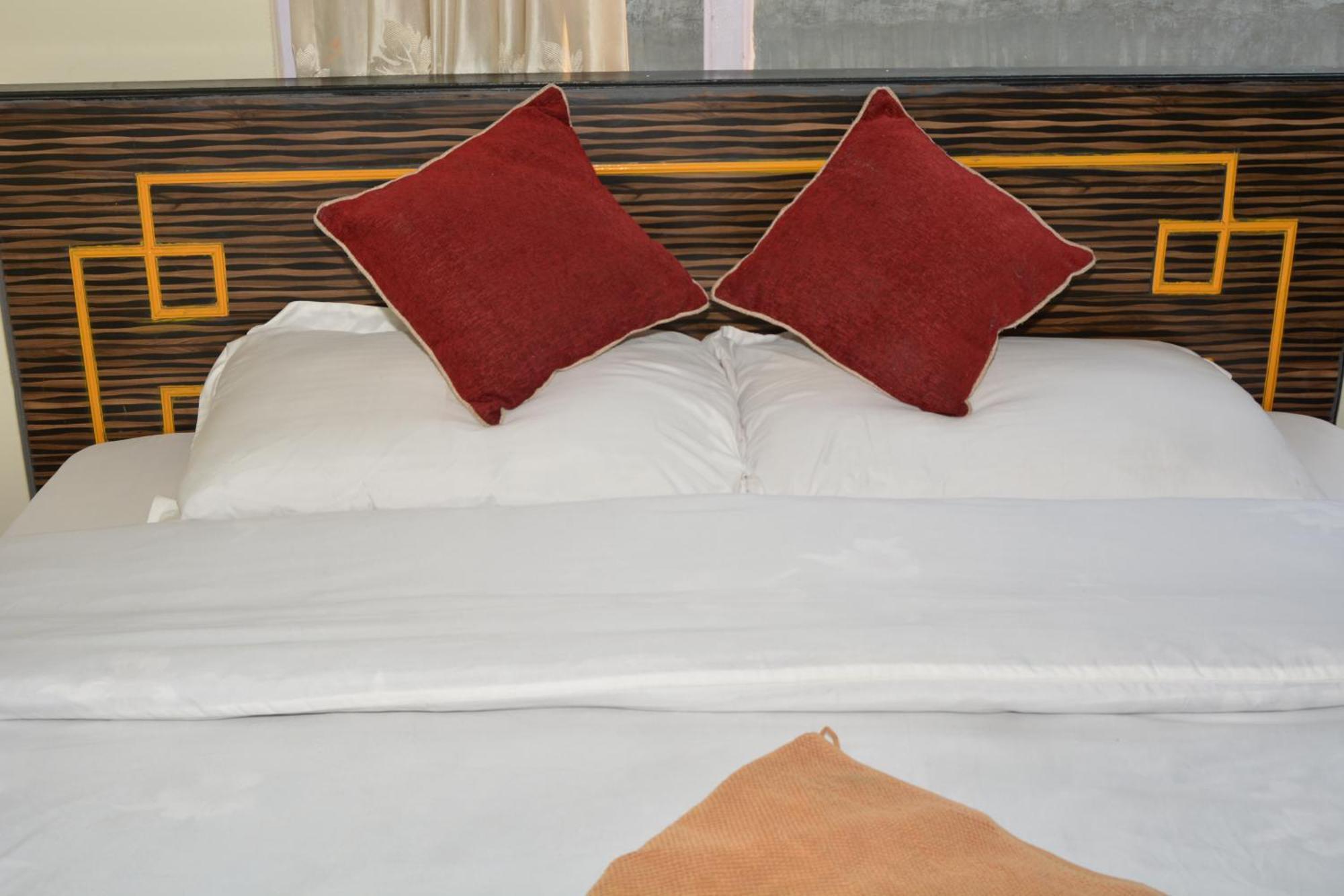 Hotel Discovery Inn Катманду Экстерьер фото