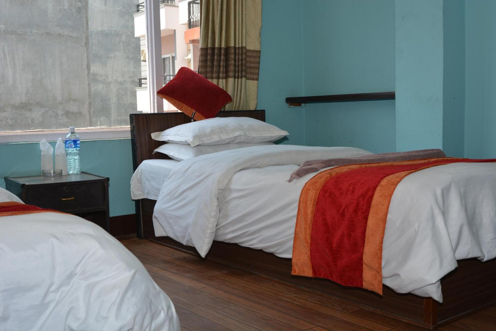 Hotel Discovery Inn Катманду Экстерьер фото