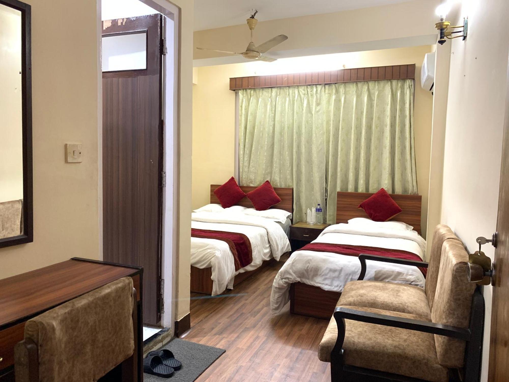 Hotel Discovery Inn Катманду Экстерьер фото