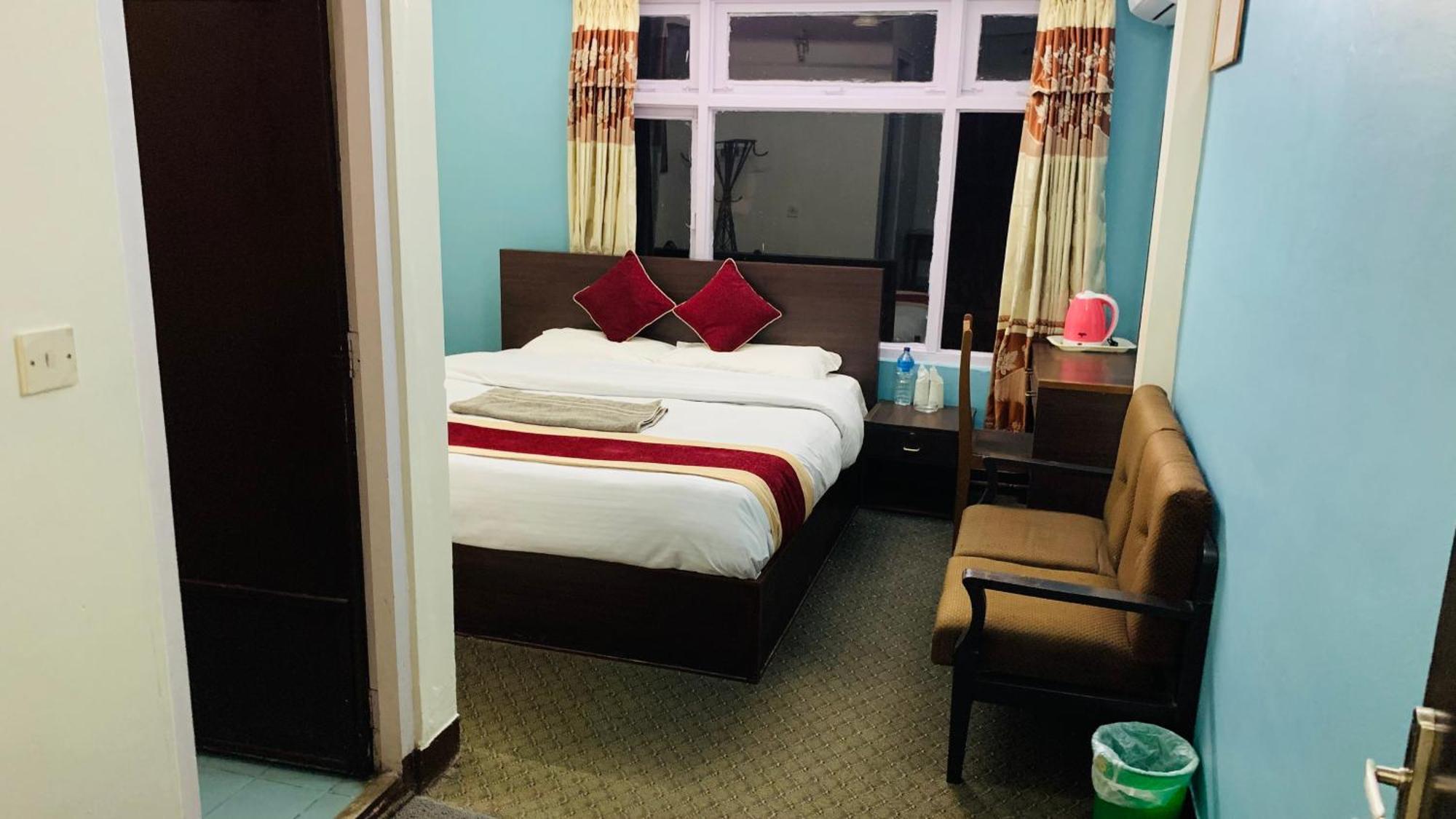 Hotel Discovery Inn Катманду Экстерьер фото