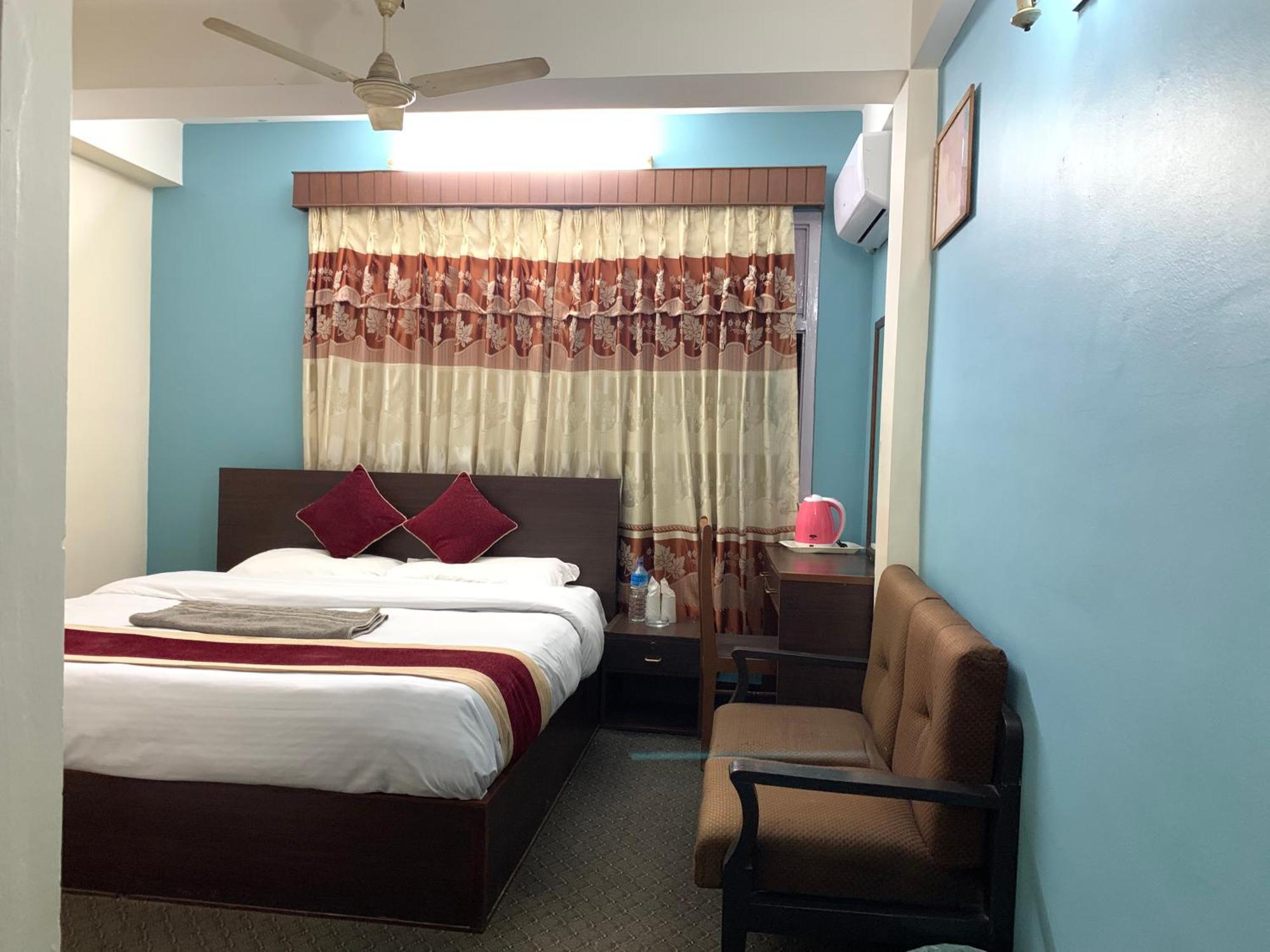 Hotel Discovery Inn Катманду Экстерьер фото