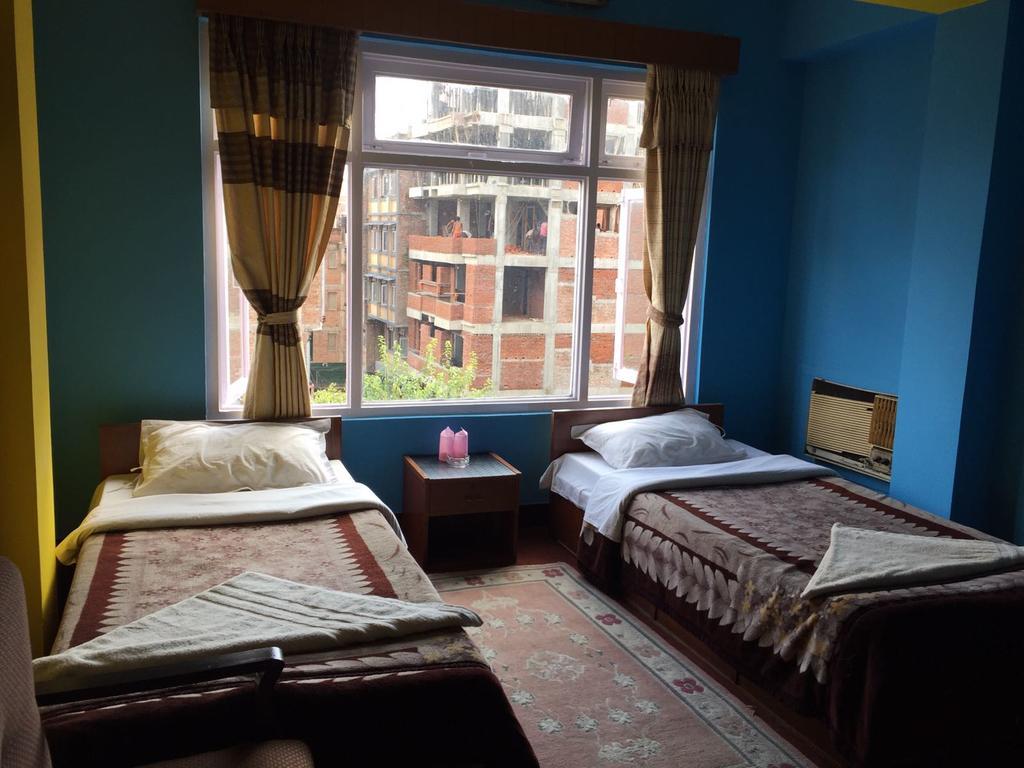 Hotel Discovery Inn Катманду Экстерьер фото